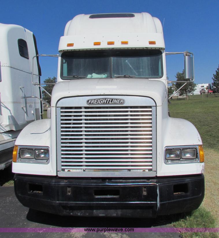 image for item E8126 1995 Freightliner FLD112 semi truck