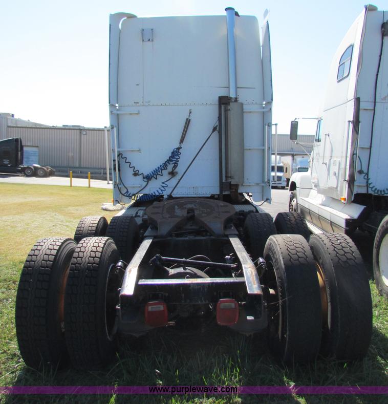 image for item E8126 1995 Freightliner FLD112 semi truck