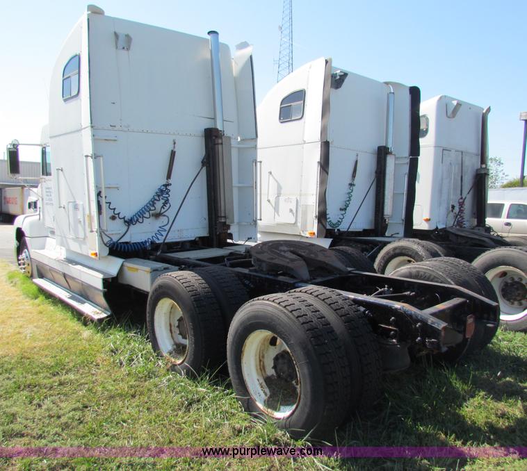 image for item E8126 1995 Freightliner FLD112 semi truck
