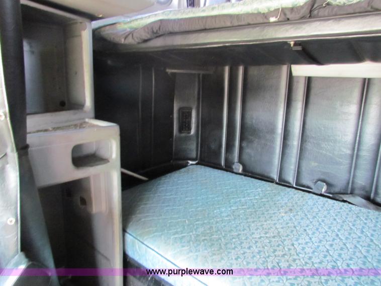 image for item E8126 1995 Freightliner FLD112 semi truck