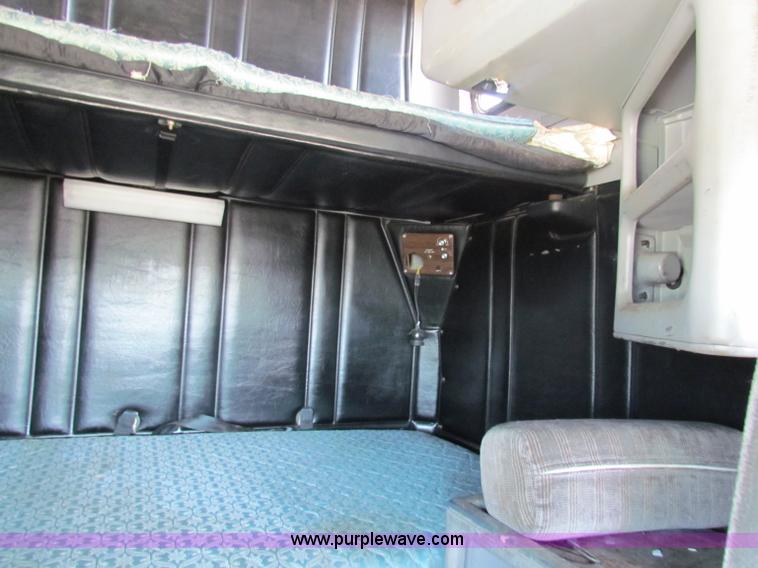 image for item E8126 1995 Freightliner FLD112 semi truck