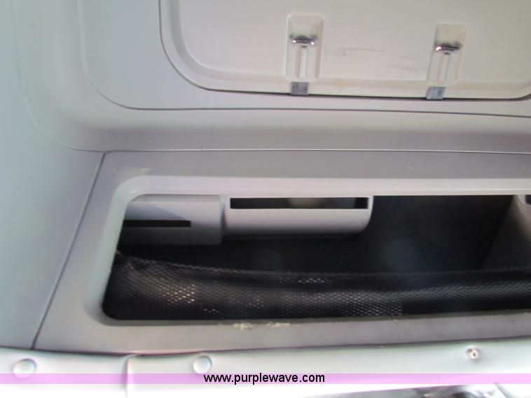 image for item E8126 1995 Freightliner FLD112 semi truck