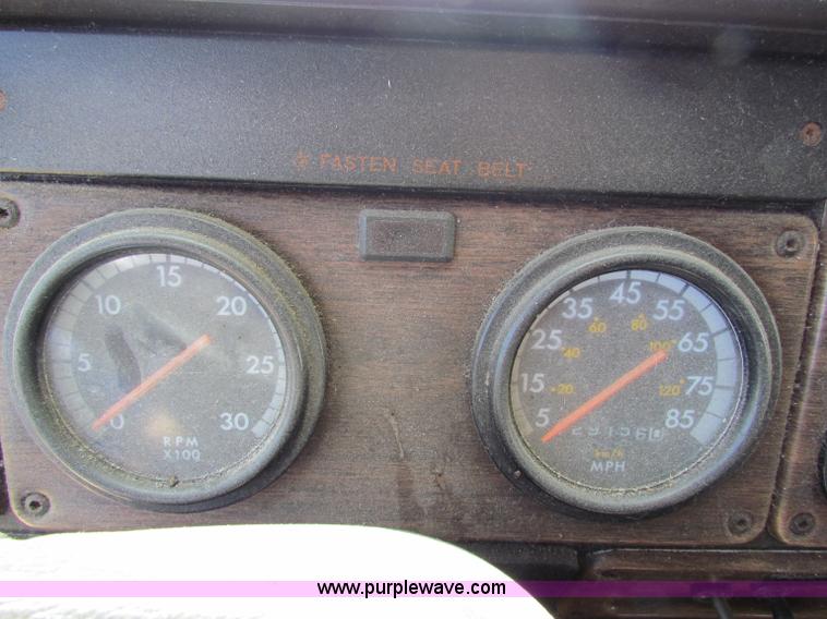 image for item E8126 1995 Freightliner FLD112 semi truck