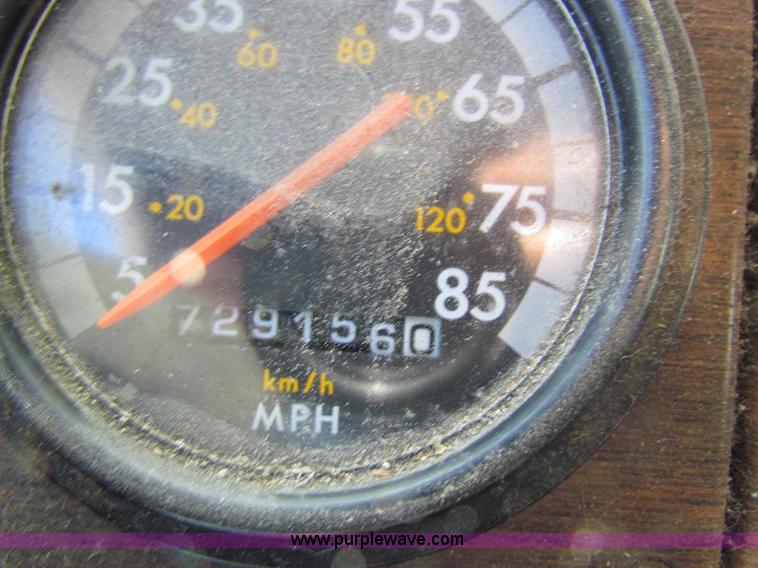 image for item E8126 1995 Freightliner FLD112 semi truck