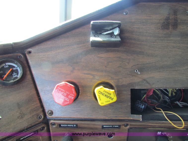 image for item E8126 1995 Freightliner FLD112 semi truck