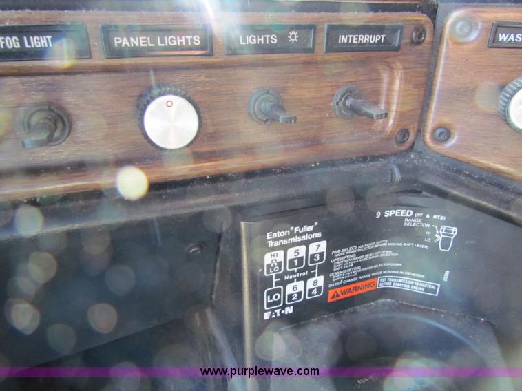 image for item E8126 1995 Freightliner FLD112 semi truck