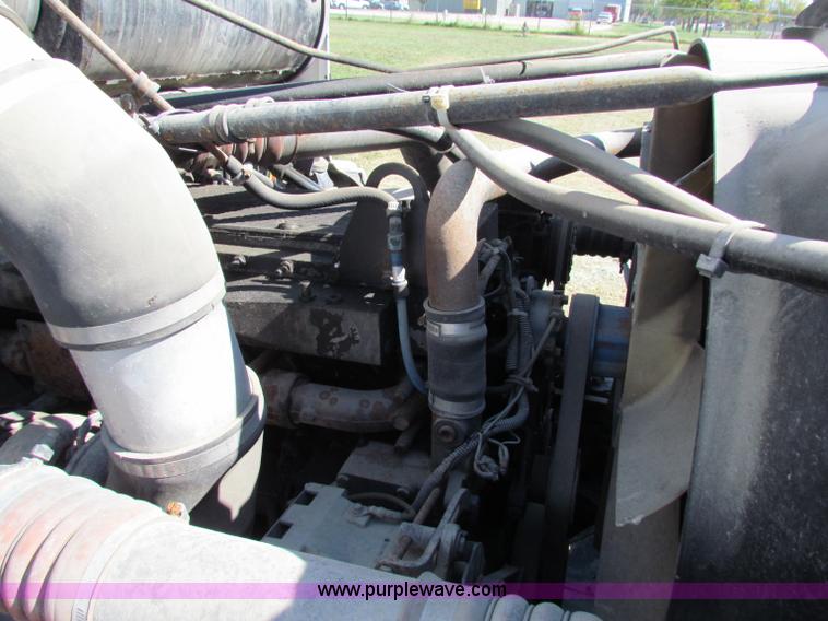 image for item E8126 1995 Freightliner FLD112 semi truck