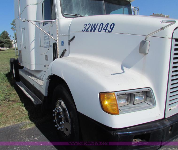 image for item E8126 1995 Freightliner FLD112 semi truck