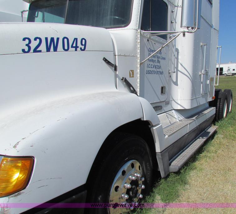 image for item E8126 1995 Freightliner FLD112 semi truck