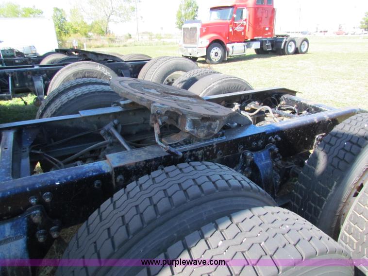 image for item E8126 1995 Freightliner FLD112 semi truck