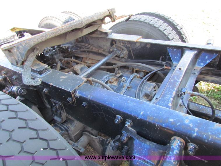 image for item E8126 1995 Freightliner FLD112 semi truck