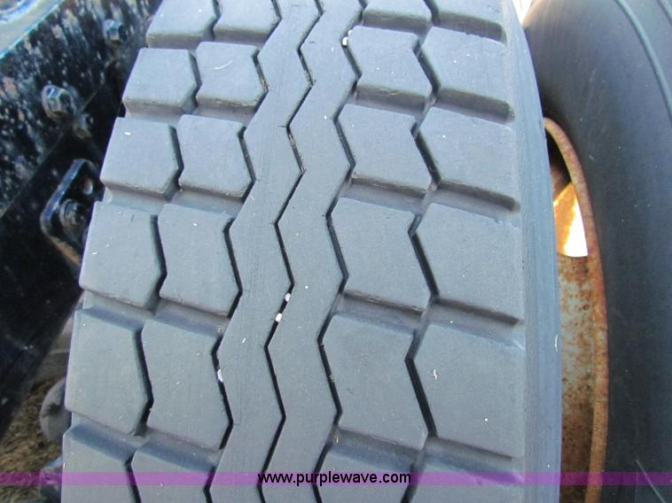 image for item E8126 1995 Freightliner FLD112 semi truck