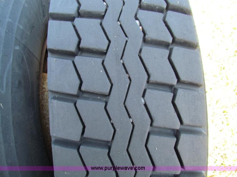 image for item E8126 1995 Freightliner FLD112 semi truck