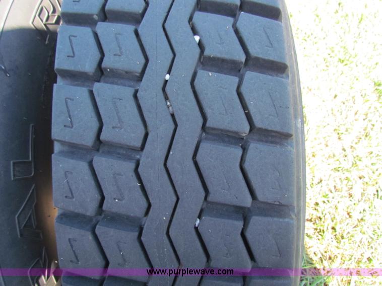 image for item E8126 1995 Freightliner FLD112 semi truck