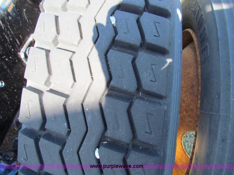 image for item E8126 1995 Freightliner FLD112 semi truck