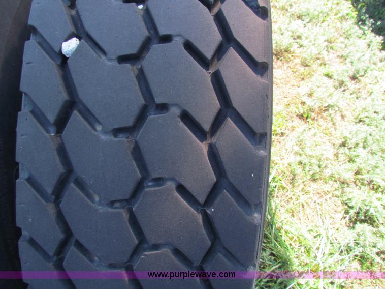 image for item E8126 1995 Freightliner FLD112 semi truck