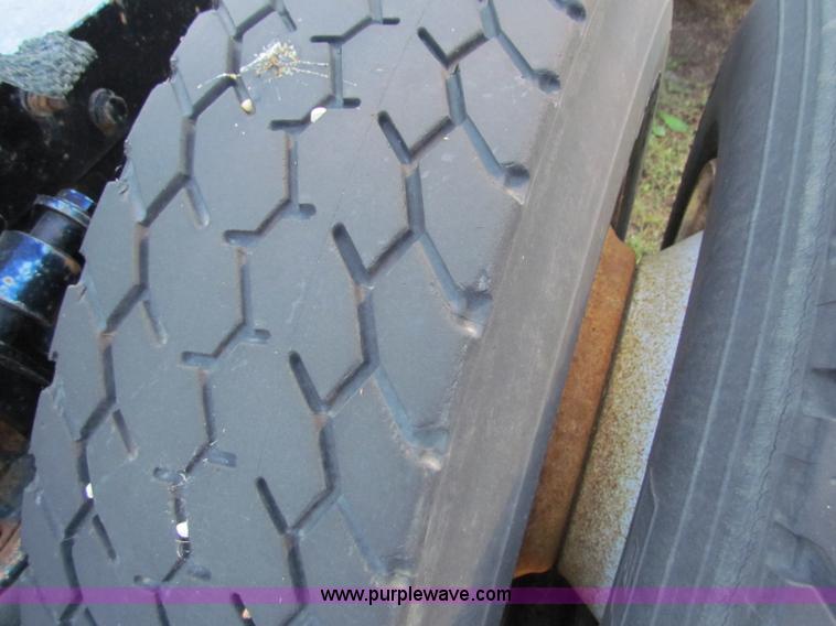 image for item E8126 1995 Freightliner FLD112 semi truck