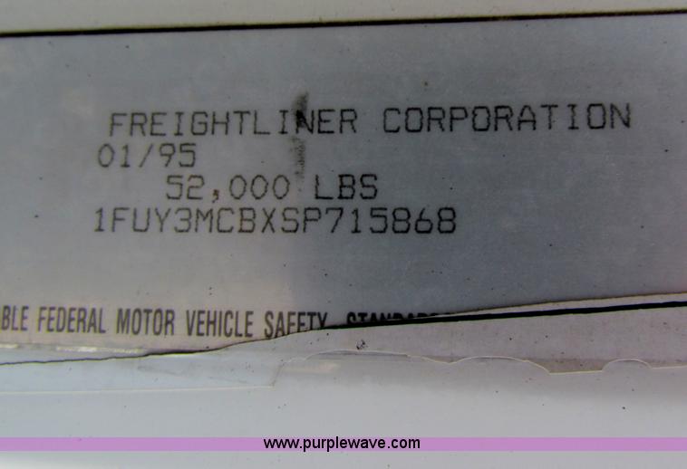 image for item E8126 1995 Freightliner FLD112 semi truck