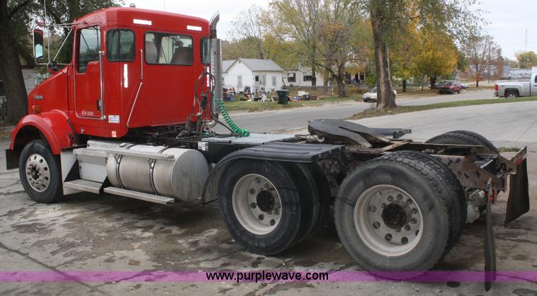 image for item F2699 2003 Kenworth T800 semi truck