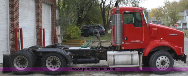 image for item F2699 2003 Kenworth T800 semi truck