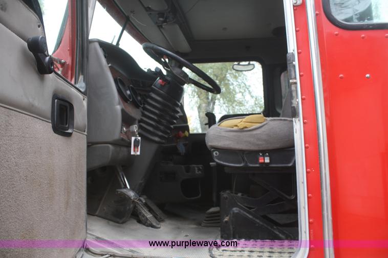 image for item F2699 2003 Kenworth T800 semi truck