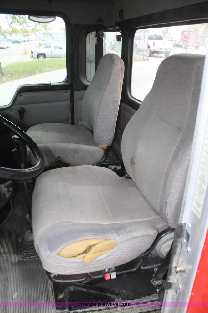 image for item F2699 2003 Kenworth T800 semi truck