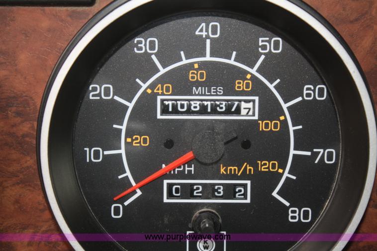 image for item F2699 2003 Kenworth T800 semi truck