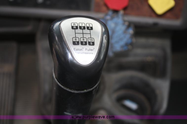 image for item F2699 2003 Kenworth T800 semi truck