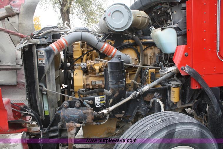 image for item F2699 2003 Kenworth T800 semi truck