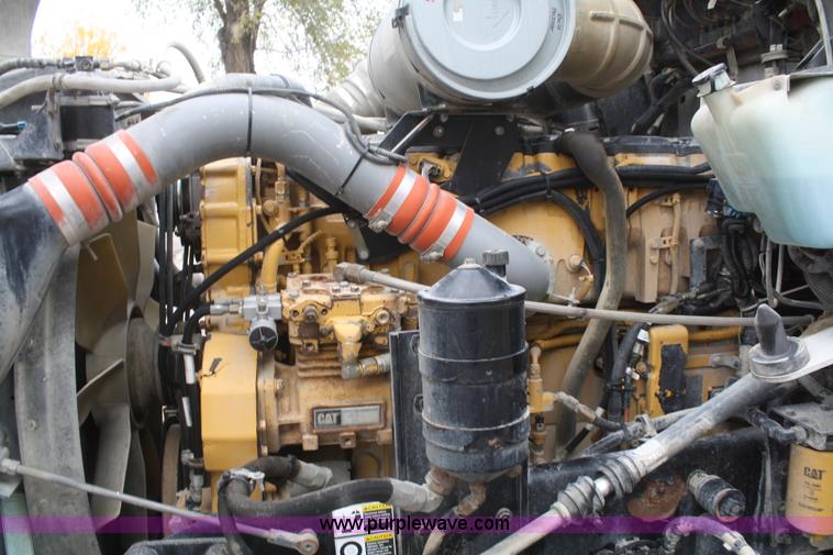 image for item F2699 2003 Kenworth T800 semi truck