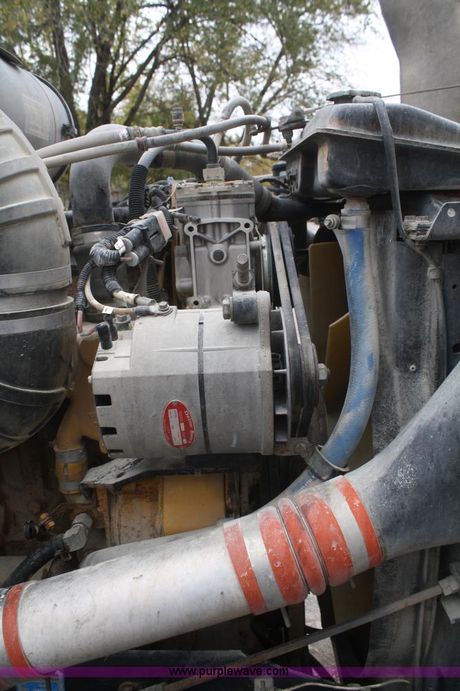 image for item F2699 2003 Kenworth T800 semi truck