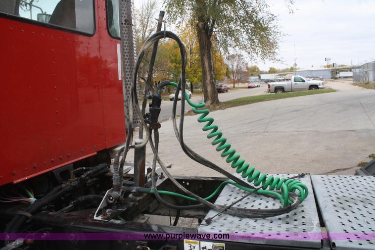 image for item F2699 2003 Kenworth T800 semi truck