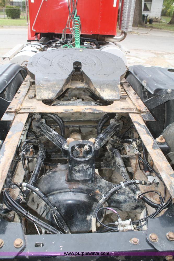 image for item F2699 2003 Kenworth T800 semi truck