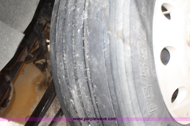 image for item F2699 2003 Kenworth T800 semi truck