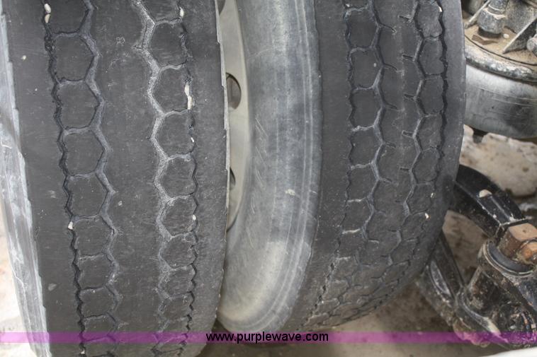 image for item F2699 2003 Kenworth T800 semi truck