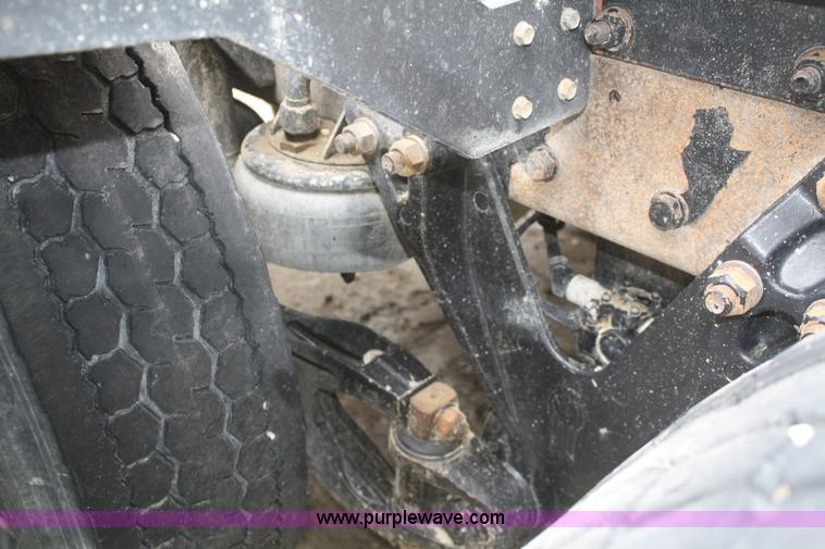 image for item F2699 2003 Kenworth T800 semi truck