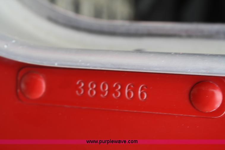 image for item F2699 2003 Kenworth T800 semi truck