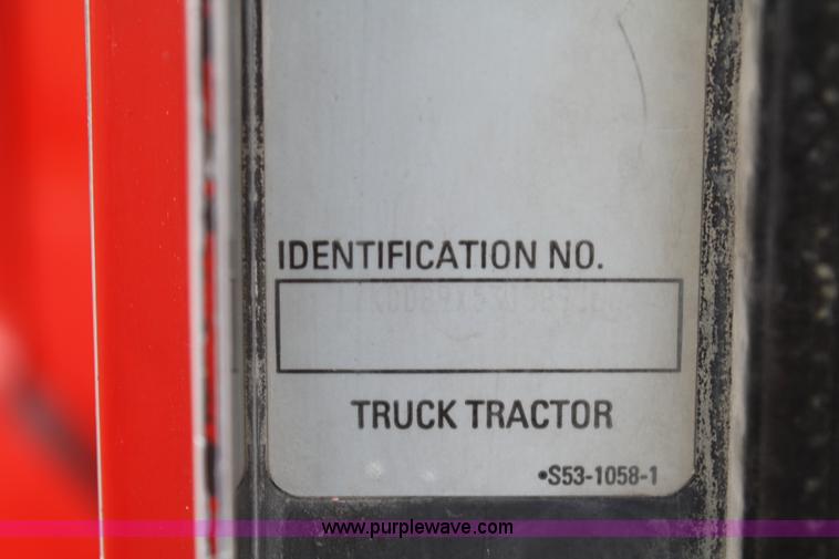 image for item F2699 2003 Kenworth T800 semi truck