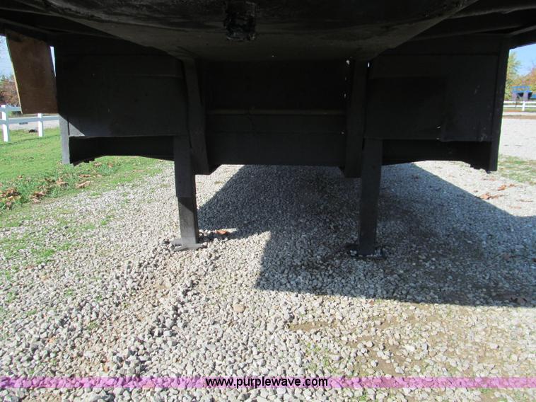image for item F4633 1988 MO Trailers 48' flatbed trailer