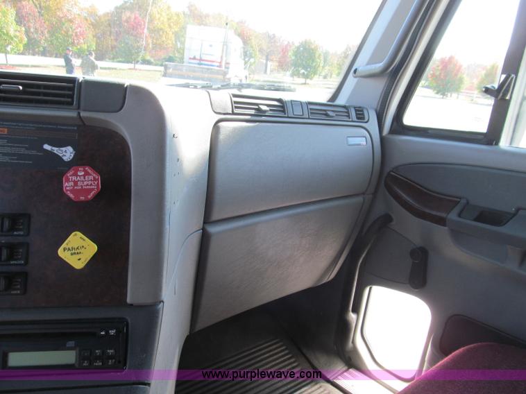 image for item F4634 2007 Freightliner ST120 semi truck