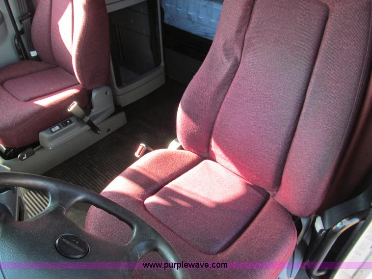 image for item F4634 2007 Freightliner ST120 semi truck