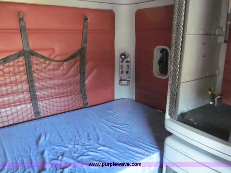 image for item F4634 2007 Freightliner ST120 semi truck