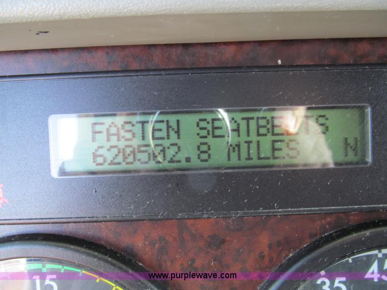 image for item F4634 2007 Freightliner ST120 semi truck