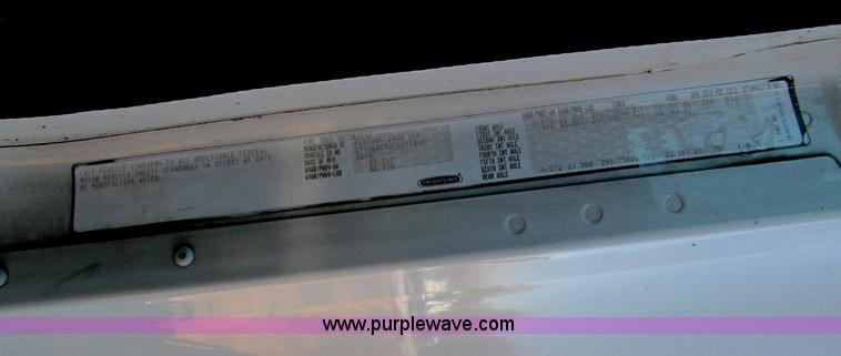 image for item F4634 2007 Freightliner ST120 semi truck