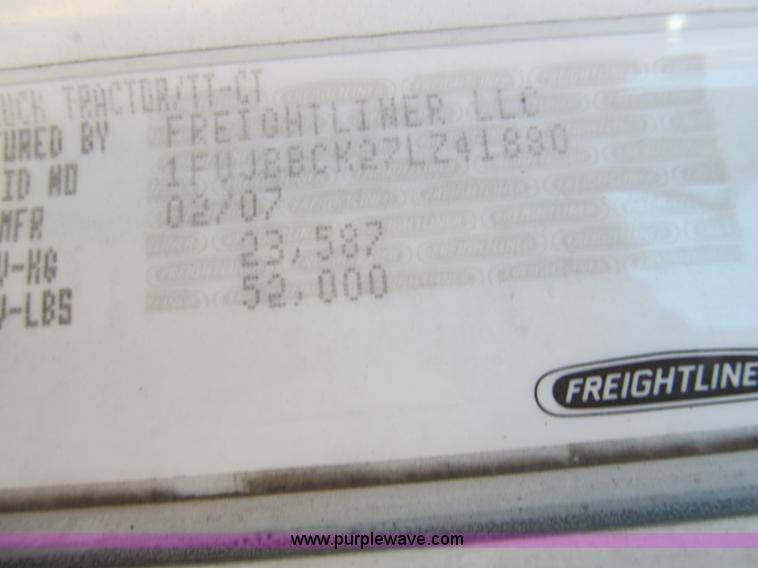 image for item F4634 2007 Freightliner ST120 semi truck
