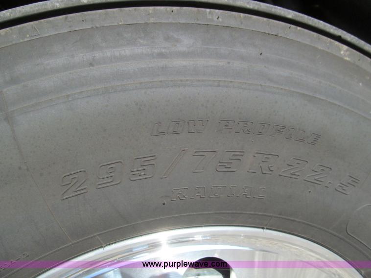 image for item F4634 2007 Freightliner ST120 semi truck