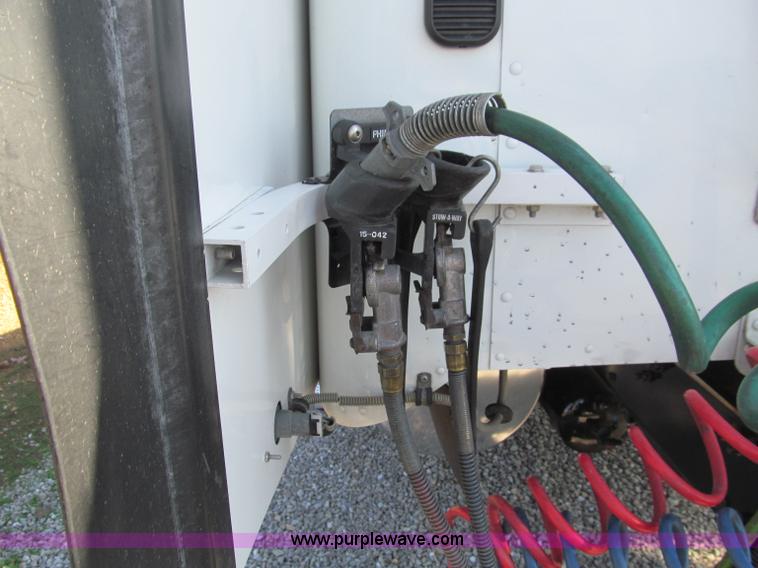 image for item F4634 2007 Freightliner ST120 semi truck