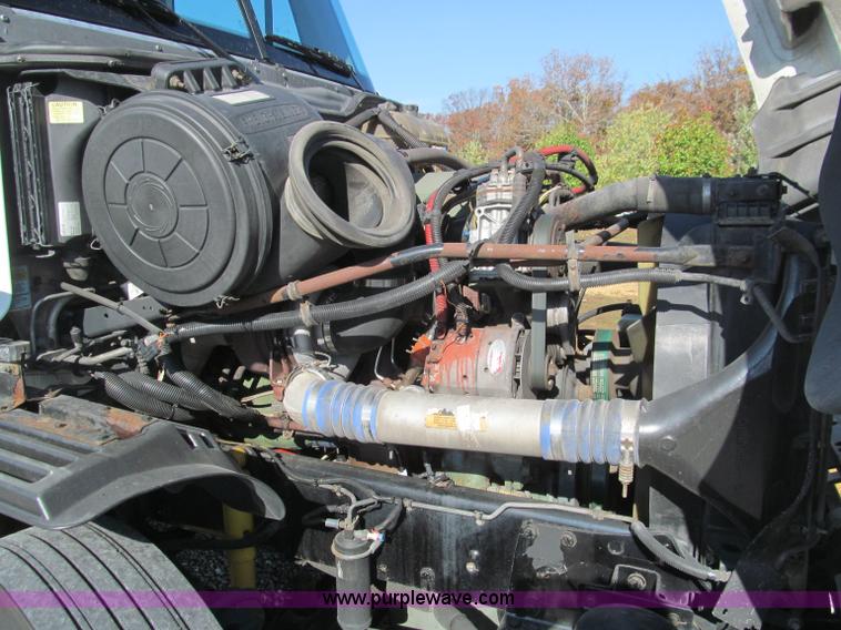 image for item F4634 2007 Freightliner ST120 semi truck