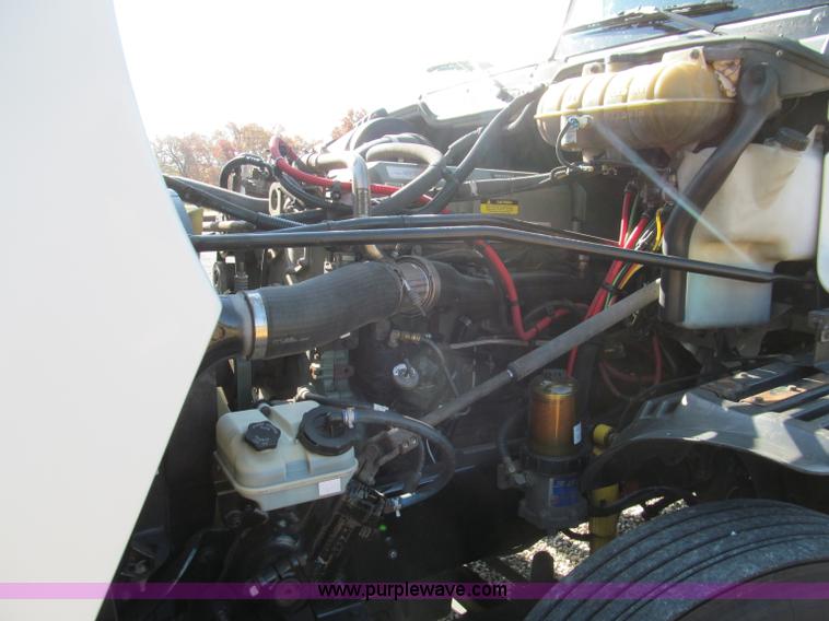 image for item F4634 2007 Freightliner ST120 semi truck