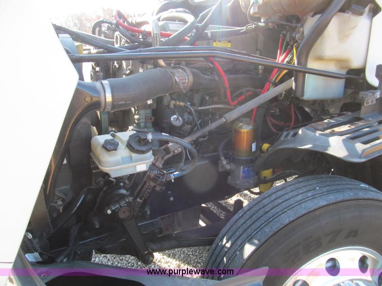 image for item F4634 2007 Freightliner ST120 semi truck